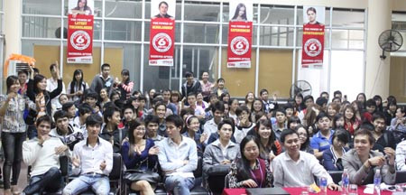 Với những tiết mục hấp dẫn, sôi động đã thu hút được rất nhiều khán giả tại khán phòng Với những tiết mục hấp dẫn, sôi động đã thu hút được rất nhiều khán giả tại khán phòng