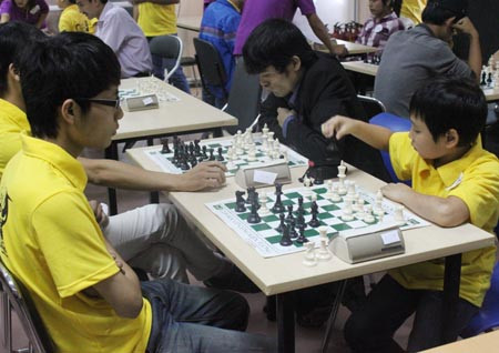 Mặc dù đang còn nhỏ tuổi nhưng sự linh hoạt trong các nước đi đã làm cho những đối thủ hơn tuổi phải đau đầu