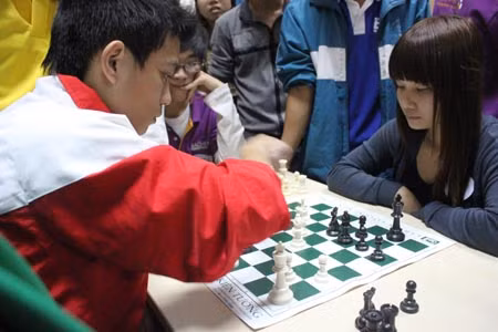 Hoàng Văn Ngọc cờ thủ có khuôn mặt "sắc lạnh" đã giành giải nhì trong cuộc thi "cờ vua - đẳng cấp"