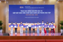 Hành trình nghị lực của sinh viên Lê Thị Huyền Trang vừa nhận học bổng loại Xuất sắc