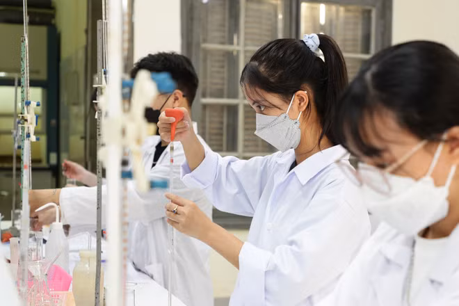 Giáo dục đại học trong kỷ nguyên vươn mình - Từ chuyển đổi hệ thống đến động lực tăng trưởng GDP