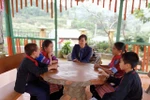 Cô Hoàng Thị Thủy - giáo viên dạy môn Mỹ thuật, Trường Tiểu học số 1 xã Sín Chéng (tỉnh Lào Cai). Ảnh: NVCC