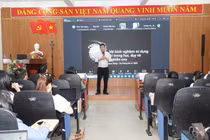 CLB các cơ sở đào tạo - bồi dưỡng ngoại ngữ miền Trung tổ chức chuyên đề về AI