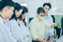 Mỗi thí nghiệm Vật lý - Hóa học đều là một hạt mầm của tri thức