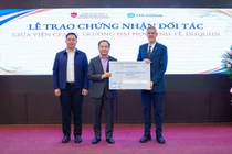 Trường Đại học Kinh tế - ĐHQGHN tiếp tục được Viện CFA của Hoa Kỳ trao chứng nhận đối tác