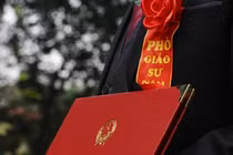 GS, PGS ở nước ngoài nhưng về nước phải xét để được công nhận, làm giảm động lực