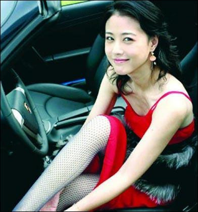 Nữ diễn viên Zhou Hamei sở hữu đôi mắt tinh anh, mang vẻ đẹp hiện đại, cá tính. (Ảnh: Xinhua) Xem thêm: Ảnh hiếm: Chặng đường nhan sắc của "nữ thần mắt tím" Elizabeth Taylor