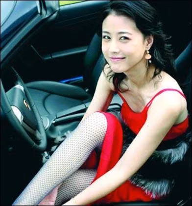 Nữ diễn viên Zhou Hamei sở hữu đôi mắt tinh anh, mang vẻ đẹp hiện đại, cá tính. (Ảnh: Xinhua) Xem thêm: Ảnh hiếm: Chặng đường nhan sắc của "nữ thần mắt tím" Elizabeth Taylor