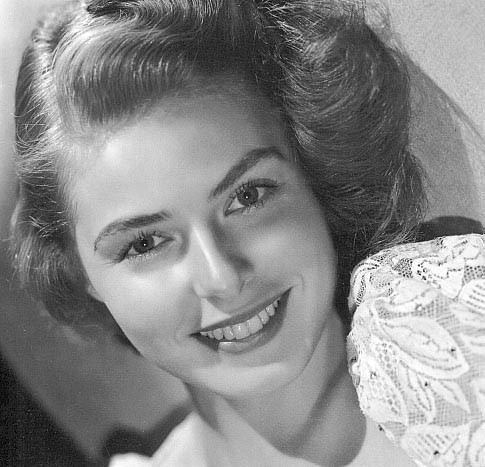 Ingrid Bergman có đôi mắt hài hòa với chiếc mũi, khuôn miệng xinh. Đôi mắt cô đẹp đằm thắm, dịu dàng. (Ảnh: Xinhua) Xem thêm: Ảnh hiếm: Chặng đường nhan sắc của "nữ thần mắt tím" Elizabeth Taylor