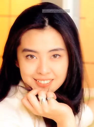 Vương Tổ Hiền - một trong những nhan sắc lẫy lừng của màn ảnh Hoa ngữ. Đôi mắt cô màu hạt dẻ, ẩn chứa ma lực "hút hồn" đối phương. (Ảnh: Xinhua) Xem thêm: Ảnh hiếm: Chặng đường nhan sắc của "nữ thần mắt tím" Elizabeth Taylor