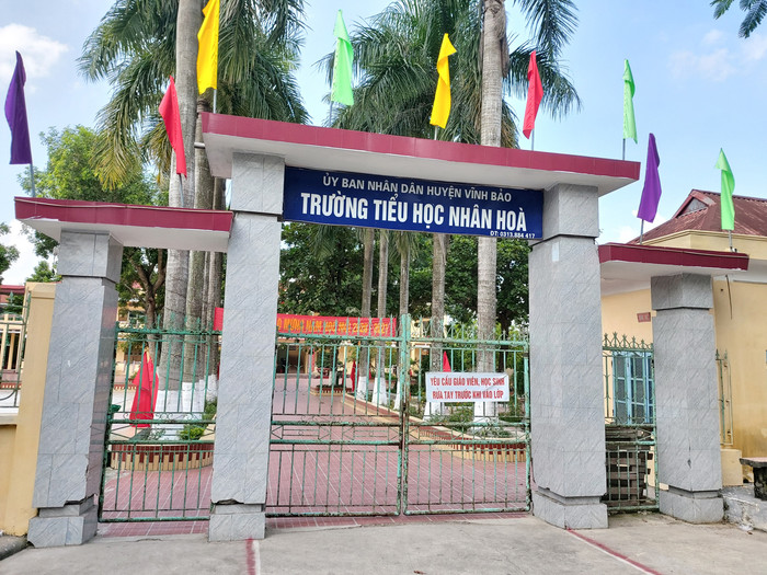 Trường Tiểu học Nhân Hòa kêu gọi phụ huynh tài trợ bằng hiện vật đối với các khoản xã hội hóa (Ảnh: Lã Tiến) Trường Tiểu học Nhân Hòa kêu gọi phụ huynh tài trợ bằng hiện vật đối với các khoản xã hội hóa (Ảnh: Lã Tiến)