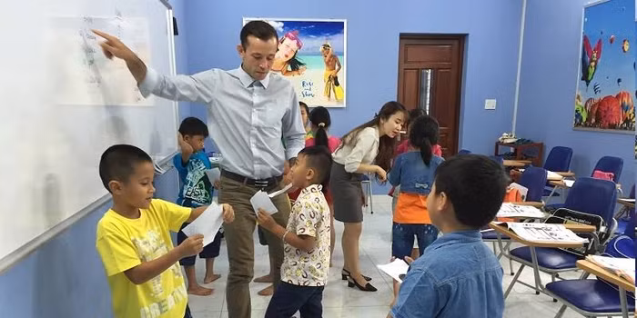 Nhiều phụ huynh vẫn lo lắng về chất lượng dạy học tại các trung tâm ngoại ngữ tại Hải Phòng (Ảnh: Lã Tiến)