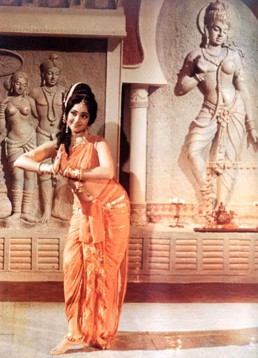 Điệu múa “Neel Gagan Ki Chhaon Mein” của nữ diễn viên Vyjayantimala.