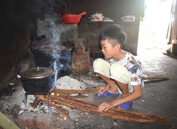 Nam sinh Trần Trung Hiếu vượt khó học giỏi, ước mơ sau này có thể giúp đỡ quê hương (Ảnh: CTV) Nam sinh Trần Trung Hiếu vượt khó học giỏi, ước mơ sau này có thể giúp đỡ quê hương (Ảnh: CTV)