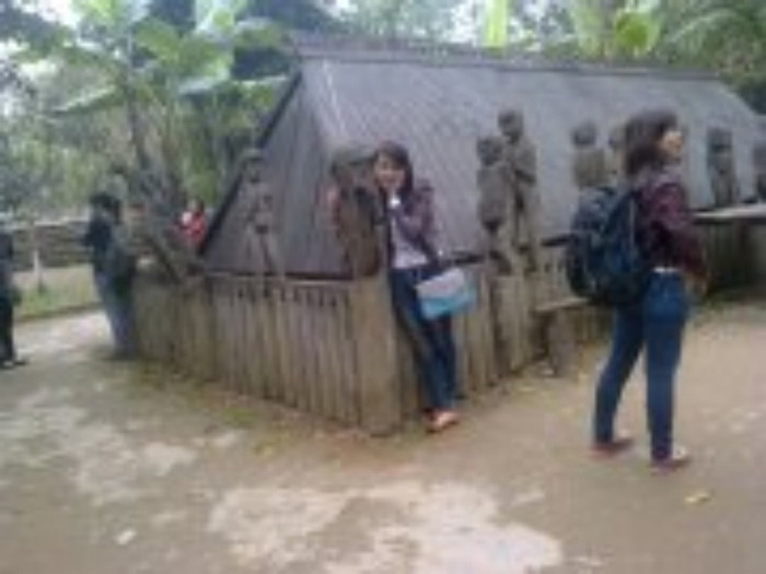 Ước mơ của cô là trở thành một hướng dẫn viên du lịch để giới thiệu cho tất cả các bạn bè trên thế giới về văn hóa du lịch của đất nước và trở thành một nhà quản trị. Ước mơ của cô là trở thành một hướng dẫn viên du lịch để giới thiệu cho tất cả các bạn bè trên thế giới về văn hóa du lịch của đất nước và trở thành một nhà quản trị.