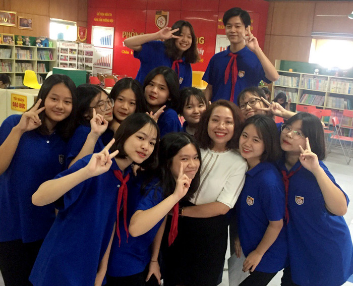 Các em cho biết rất hào hứng với việc ứng dụng các công nghệ thông tin vào việc học tập, nhanh, thuận tiện mà lượng kiến thức vẫn đảm bảo.Ảnh: Nhà trường cung cấp. Các em cho biết rất hào hứng với việc ứng dụng các công nghệ thông tin vào việc học tập, nhanh, thuận tiện mà lượng kiến thức vẫn đảm bảo.Ảnh: Nhà trường cung cấp.