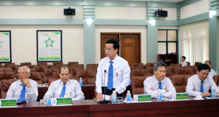 Đồng chí Lê Quang Hội, Đảng viên nhận Huy hiệu 40 năm tuổi Đảng thay mặt các Đảng vên phát biểu tại buổi Lễ.