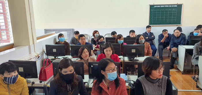Phòng Giáo dục và Đào tạo Thị xã Phú Thọ đã tổ chức tập huấn cho giáo viên các trường trong toàn thị xã về dạy học trục tuyến. Ảnh: Phòng Giáo dục và Đào tạo Thị xã Phú Thọ. Phòng Giáo dục và Đào tạo Thị xã Phú Thọ đã tổ chức tập huấn cho giáo viên các trường trong toàn thị xã về dạy học trục tuyến. Ảnh: Phòng Giáo dục và Đào tạo Thị xã Phú Thọ.