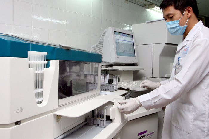 Mục tiêu đến năm 2025 đưa 450 bác sỹ trẻ về công tác tại vùng sâu, vùng xa, biên giới, hải đảo, vùng có điều kiện kinh tế xã hội khó khăn. Ảnh minh họa: Tùng Dương. Mục tiêu đến năm 2025 đưa 450 bác sỹ trẻ về công tác tại vùng sâu, vùng xa, biên giới, hải đảo, vùng có điều kiện kinh tế xã hội khó khăn. Ảnh minh họa: Tùng Dương.
