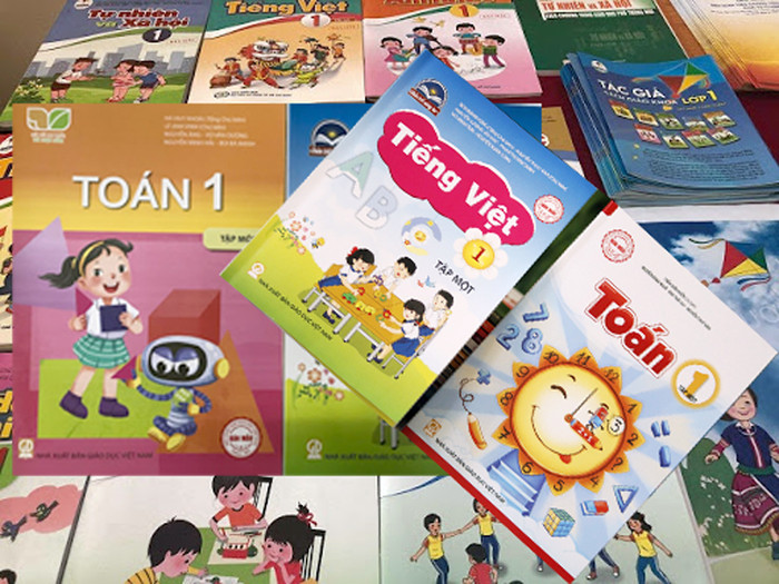 Hướng dẫn mỗi môn học, hoạt động giáo dục ở một khối lớp lựa chọn 01 (một) đầu sách giáo khoa là Bộ Giáo dục đã đi ngược lại Quyết định của Thủ tướng. Ảnh minh họa: Tùng Dương. Hướng dẫn mỗi môn học, hoạt động giáo dục ở một khối lớp lựa chọn 01 (một) đầu sách giáo khoa là Bộ Giáo dục đã đi ngược lại Quyết định của Thủ tướng. Ảnh minh họa: Tùng Dương.