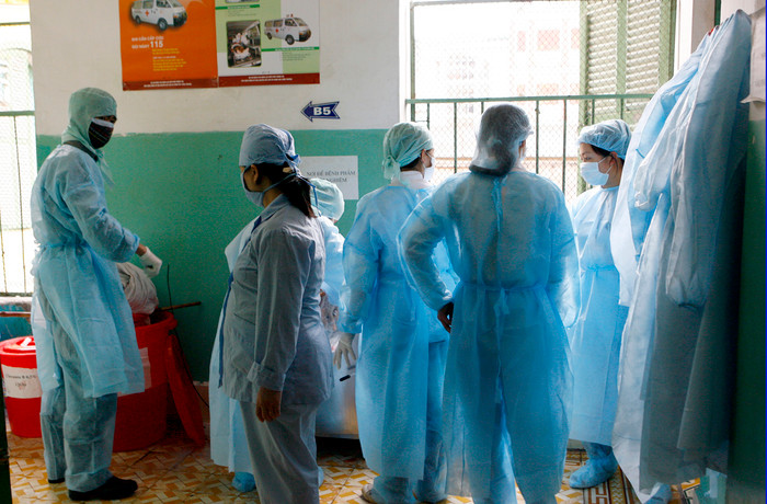 Đảm bảo cung ứng đủ thuốc, vắc xin, sinh phẩm, thiết bị y tế có chất lượng và giá hợp lý cho việc khám, chữa bệnh và phòng chống dịch bệnh, thiên tai. Ảnh minh họa: Tùng Dương. Đảm bảo cung ứng đủ thuốc, vắc xin, sinh phẩm, thiết bị y tế có chất lượng và giá hợp lý cho việc khám, chữa bệnh và phòng chống dịch bệnh, thiên tai. Ảnh minh họa: Tùng Dương.