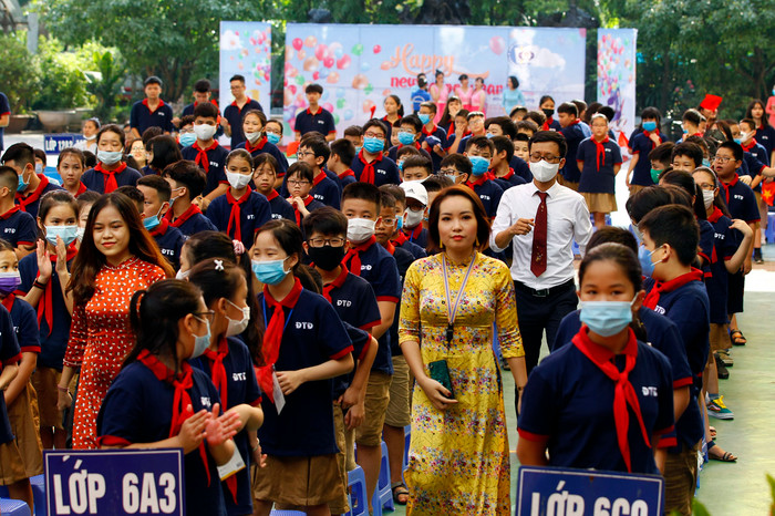 Theo thầy Ngọc: "Nếu sống vì mục đích mang lại điều tốt đẹp cho người khác, giúp người khác phát triển, đưa xã hội đi lên thì theo tôi không có nghề gì hay và cao quý như ngành sư phạm". Ảnh minh họa: Tùng Dương. Theo thầy Ngọc: "Nếu sống vì mục đích mang lại điều tốt đẹp cho người khác, giúp người khác phát triển, đưa xã hội đi lên thì theo tôi không có nghề gì hay và cao quý như ngành sư phạm". Ảnh minh họa: Tùng Dương.