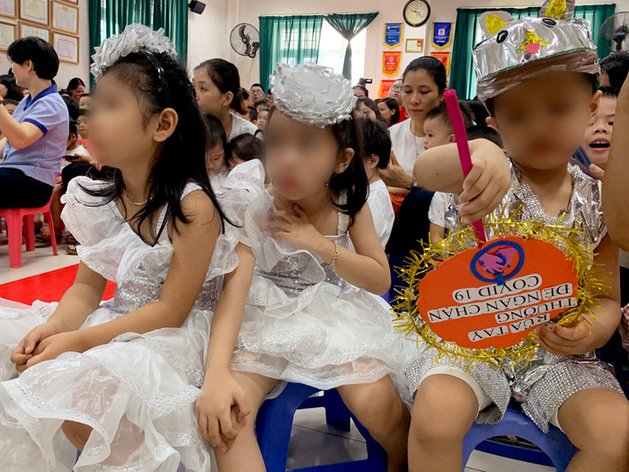 Các cháu học sinh Trung tâm Sao Mai trong trang phục đẹp tại lễ khai giảng năm học mới. Ảnh: Tùng Dương. Các cháu học sinh Trung tâm Sao Mai trong trang phục đẹp tại lễ khai giảng năm học mới. Ảnh: Tùng Dương.