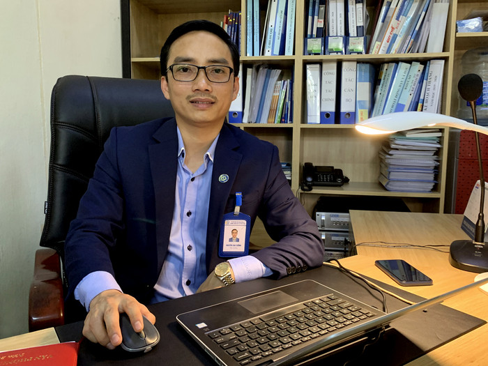 Nhà giáo Nguyễn Cao Cường: "Nếu được thiết kế từ thực địa cụ thể thì ngôi trường sẽ hợp lý hơn, trường sẽ có nhiều không gian rộng, những khu phòng học hoặc khu chức năng sẽ được sử dụng hết, không lãng phí công năng trong khi quỹ đất quá eo hẹp. Ảnh: Tùng Dương. Nhà giáo Nguyễn Cao Cường: "Nếu được thiết kế từ thực địa cụ thể thì ngôi trường sẽ hợp lý hơn, trường sẽ có nhiều không gian rộng, những khu phòng học hoặc khu chức năng sẽ được sử dụng hết, không lãng phí công năng trong khi quỹ đất quá eo hẹp. Ảnh: Tùng Dương.