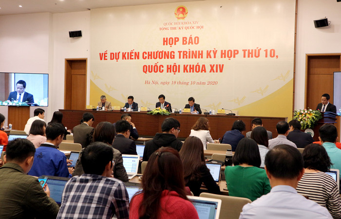 Buổi họp báo về kỳ họp thứ 10, Quốc hội khoá XIV được tổ chức chiều ngày 19/10, tại Nhà Quốc hội. Ảnh: Tùng Dương.