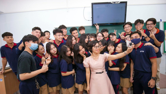 Quan trọng là người giáo viên đó có định hướng, bình hòa cũng như dẫn dắt việc học tập, mọi hoạt động của lớp đó hay không?. Ảnh: Nhân vật cung cấp. Quan trọng là người giáo viên đó có định hướng, bình hòa cũng như dẫn dắt việc học tập, mọi hoạt động của lớp đó hay không?. Ảnh: Nhân vật cung cấp.