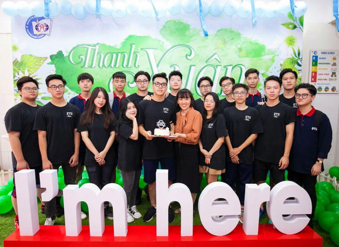 Sự tận tâm của giáo viên thông qua việc quan sát và hỗ trợ được giáo viên bộ môn trong lớp tìm hiểu, điều khiển và tổ chức các hoạt động để đạt được hiệu quả cao nhất cho học sinh lớp mình làm chủ nhiệm. Ảnh: Nhân vật cung cấp. Sự tận tâm của giáo viên thông qua việc quan sát và hỗ trợ được giáo viên bộ môn trong lớp tìm hiểu, điều khiển và tổ chức các hoạt động để đạt được hiệu quả cao nhất cho học sinh lớp mình làm chủ nhiệm. Ảnh: Nhân vật cung cấp.