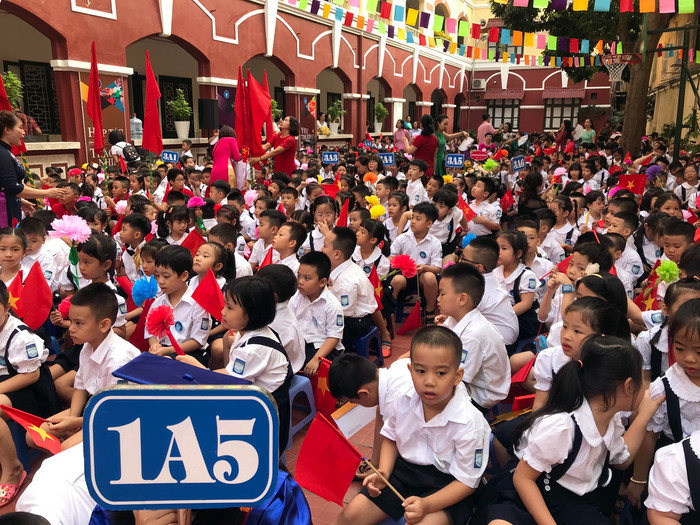 Việc sĩ số học sinh khá đông như hiện nay, thậm chí có lớp lên đến 50 học sinh thì việc dạy học sẽ gặp nhiều khó khăn, lớp càng đông càng khó dạy. Ảnh minh họa: Tùng Dương. Việc sĩ số học sinh khá đông như hiện nay, thậm chí có lớp lên đến 50 học sinh thì việc dạy học sẽ gặp nhiều khó khăn, lớp càng đông càng khó dạy. Ảnh minh họa: Tùng Dương.