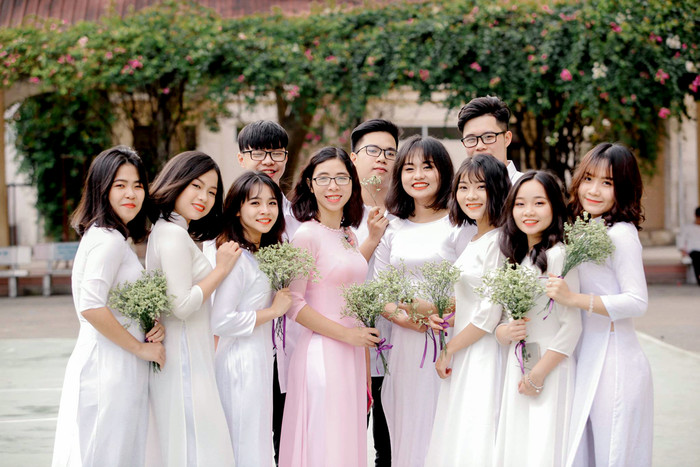 Cô Nguyễn Thị Quỳnh Nga và các em học sinh Trường Trung học phổ thông Trần Nguyên Hãn (Hải Phòng). Ảnh: Nhân vật cung cấp. Cô Nguyễn Thị Quỳnh Nga và các em học sinh Trường Trung học phổ thông Trần Nguyên Hãn (Hải Phòng). Ảnh: Nhân vật cung cấp.