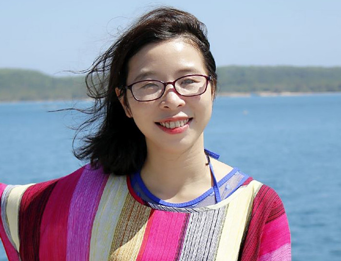Cô Nguyễn Thị Quỳnh Nga: "Học sinh tiếp nhận bằng cảm xúc trước, vì vậy tôi luôn cố gắng tạo sự hứng thú cho học trò rồi mới vào bài học". Ảnh: Nhân vật cung cấp. Cô Nguyễn Thị Quỳnh Nga: "Học sinh tiếp nhận bằng cảm xúc trước, vì vậy tôi luôn cố gắng tạo sự hứng thú cho học trò rồi mới vào bài học". Ảnh: Nhân vật cung cấp.