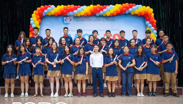 Khi các trường vững vàng về đội ngũ giáo viên, thầy cô là những người có lương tâm, tất cả làm việc vì danh dự, trách nhiệm, vì sự công bằng của xã hội…thì việc xét tốt nghiệp trung học phổ thông là chuyện bình thường. Ảnh minh họa: T.D.
