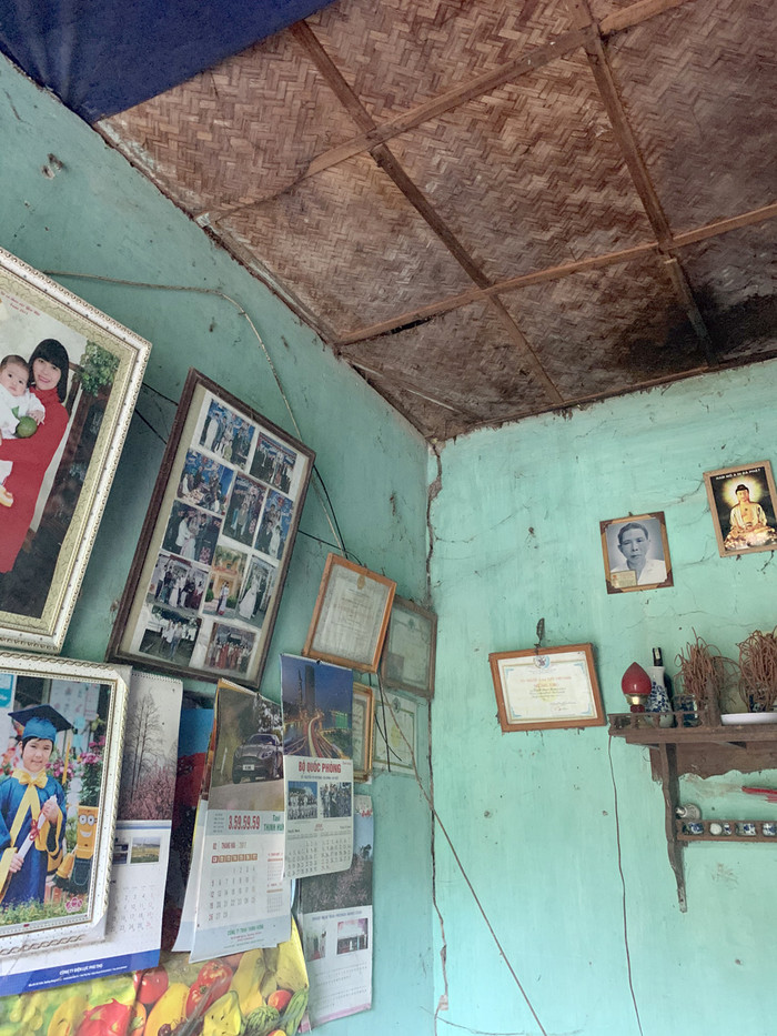Bên trong căn nhà của bà Trịnh Thị Nguyệt trước khi được làm mới và sửa chữa. Ảnh: Ngọc Vân.