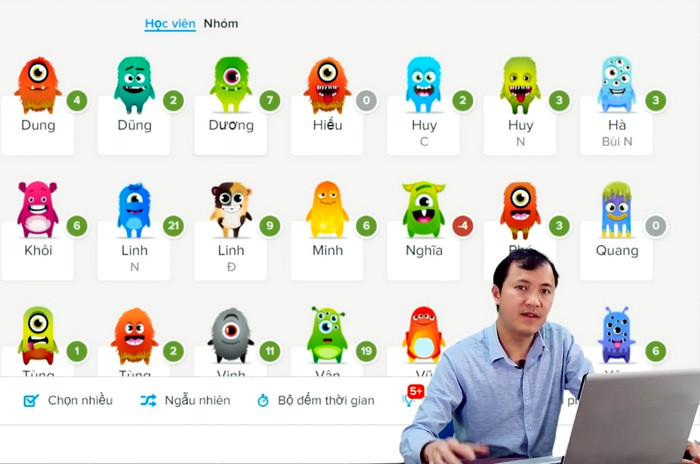 Khi học thì các em cần tắt mic, khi nào thầy cô điểm danh hoặc mời trả lời thì bật mic trả lời, sau đó chuyển qua chế độ tắt. Ảnh: Tùng Dương. Khi học thì các em cần tắt mic, khi nào thầy cô điểm danh hoặc mời trả lời thì bật mic trả lời, sau đó chuyển qua chế độ tắt. Ảnh: Tùng Dương.