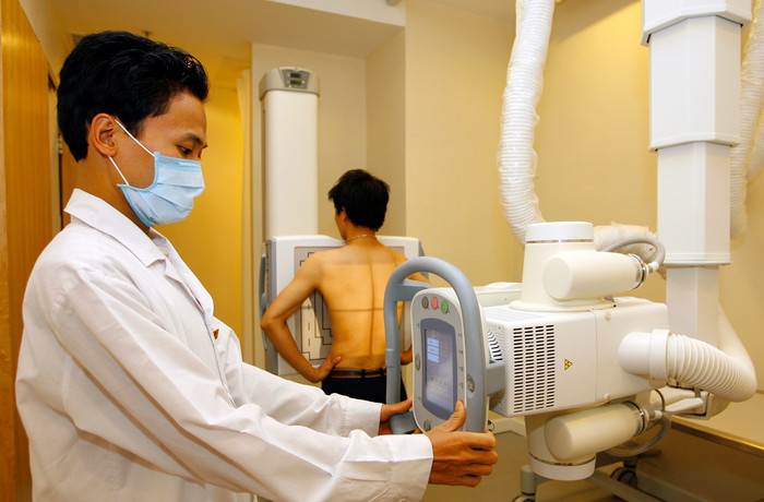 Trong Dự án Luật Khám bệnh, chữa bệnh (sửa đổi) cần quy định rõ khung giá để các bệnh viện thực hiện khám chữa bệnh theo yêu cầu, chứ không phải tăng lên mức nào cũng được. Ảnh minh họa: Tùng Dương. Trong Dự án Luật Khám bệnh, chữa bệnh (sửa đổi) cần quy định rõ khung giá để các bệnh viện thực hiện khám chữa bệnh theo yêu cầu, chứ không phải tăng lên mức nào cũng được. Ảnh minh họa: Tùng Dương.