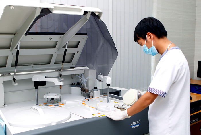 Nâng cao và phát huy vai trò xung kích, tình nguyện của thanh niên cả nước, đặc biệt là đội ngũ Thầy thuốc trẻ trong sự nghiệp bảo vệ và chăm sóc sức khỏe nhân dân. Ảnh minh họa: Tùng Dương.