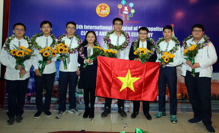 8 em học sinh Trường Trung học phổ thông chuyên Hà Nội - Amsterdam đạt giải trong kì thi IOM 2020. Ảnh: Nhà trường cung cấp. 8 em học sinh Trường Trung học phổ thông chuyên Hà Nội - Amsterdam đạt giải trong kì thi IOM 2020. Ảnh: Nhà trường cung cấp.