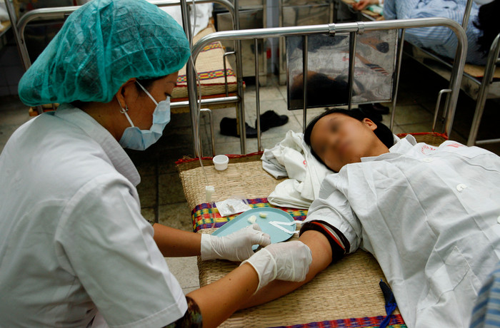 Chính sách BHYT luôn được Đảng, Nhà nước ta xác định như là một trong những trụ cột quan trọng của chính sách an sinh xã hội và là nguồn tài chính bền vững giúp cho công tác bảo vệ, chăm sóc sức khỏe của nhân dân. Ảnh minh họa: Tùng Dương. Chính sách BHYT luôn được Đảng, Nhà nước ta xác định như là một trong những trụ cột quan trọng của chính sách an sinh xã hội và là nguồn tài chính bền vững giúp cho công tác bảo vệ, chăm sóc sức khỏe của nhân dân. Ảnh minh họa: Tùng Dương.