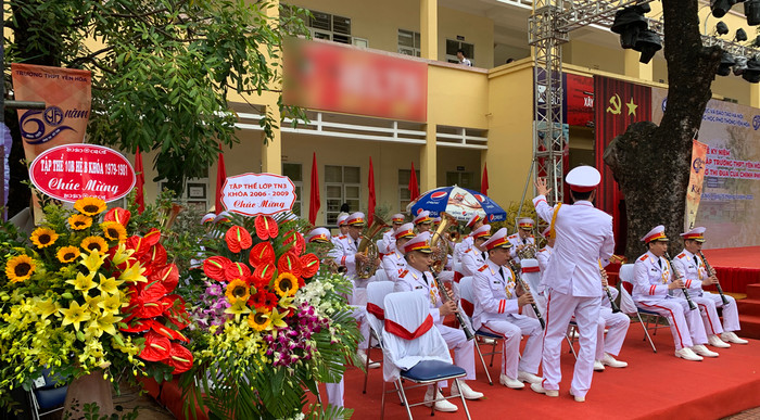 Nhiều thế hệ học sinh của trường đã trưởng thành, là lãnh đạo của nhiều bộ, ngành, thành phố. Ảnh: Tùng Dương. Nhiều thế hệ học sinh của trường đã trưởng thành, là lãnh đạo của nhiều bộ, ngành, thành phố. Ảnh: Tùng Dương.