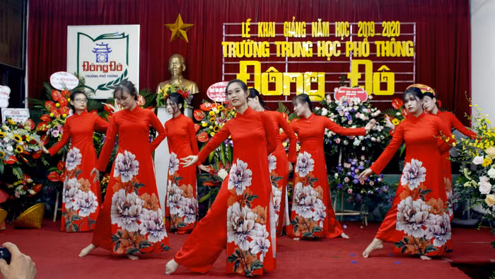 Hiện nay ở kế hoạch tổng thể thì chúng ta có đưa vào giáo dục ngoài công lập bên cạnh giáo dục công lập, nhưng khi đến địa phương, tỉnh, thành phố và đặc biệt thấp hơn nữa là quận huyện thì mảng ngoài công lập bị mờ nhạt và chỉ còn mỗi giáo dục công lập. Ảnh minh họa, nguồn: Nhà trường cung cấp. Hiện nay ở kế hoạch tổng thể thì chúng ta có đưa vào giáo dục ngoài công lập bên cạnh giáo dục công lập, nhưng khi đến địa phương, tỉnh, thành phố và đặc biệt thấp hơn nữa là quận huyện thì mảng ngoài công lập bị mờ nhạt và chỉ còn mỗi giáo dục công lập. Ảnh minh họa, nguồn: Nhà trường cung cấp.