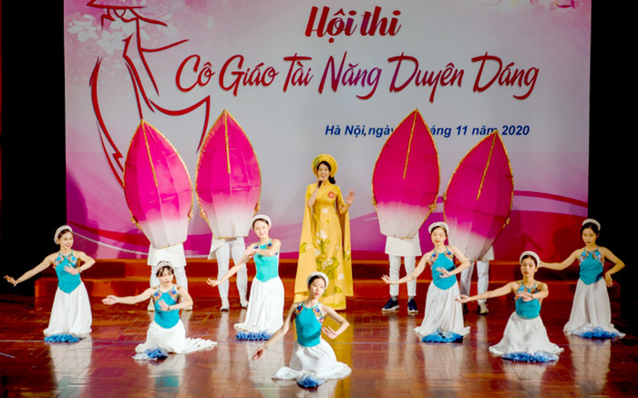 Ngày 11/11/2020, Trường trung học phổ thông Chuyên Hà Nội – Amsterdam đã tổ chức hội thi Cô giáo Tài năng duyên dáng năm học 2020 - 2021. Ảnh: NVCC.