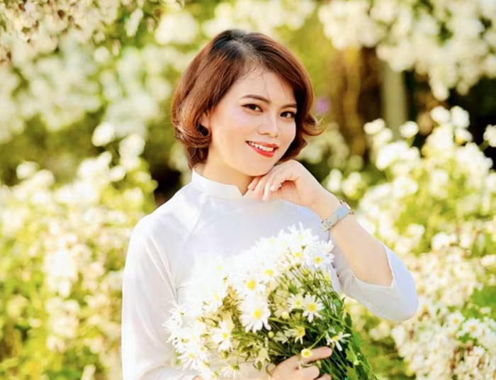 Cô giáo Lưu Thị Biên cho biết: "Việc em N.T.N.Y sử dụng điện thoại để ghi âm lại lời thầy cô nói với mình như một cách để tự bảo vệ mình. Người ta chỉ làm việc đó khi họ thực sự chưa cảm nhận được độ tin tưởng từ người khác". Ảnh: TD.