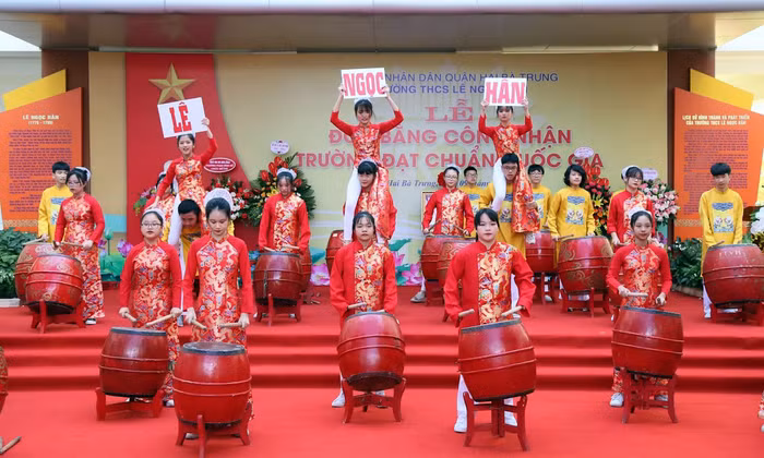 Không chỉ xuất sắc trong học tập, các học sinh của Trường Trung học Cơ sở Lê Ngọc Hân cũng rất giỏi các hoạt động văn hóa, văn nghệ. Ảnh: Tùng Dương.