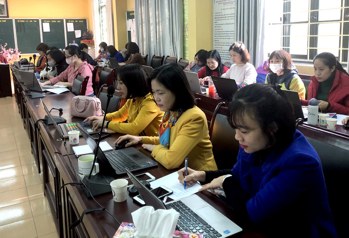 Thầy giáo Nguyễn Cao Cường: "Để việc áp dụng công nghệ thông tin một cách hiệu quả trong các công việc của nhà trường, theo tôi yếu tố quan trọng nhất là tâm huyết của những người làm công tác quản trị nhà trường". Ảnh:Cao Cường.