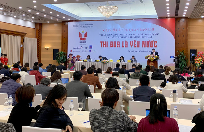 Tổng số đại biểu về dự Đại hội Thi đua yêu nước toàn quốc lần thứ X là 2.300 đại biểu, gồm: 280 đại biểu khách mời; 2.020 đại biểu chính thức, được thành lập thành 133 Đoàn đại biểu. Ảnh: Tùng Dương. Tổng số đại biểu về dự Đại hội Thi đua yêu nước toàn quốc lần thứ X là 2.300 đại biểu, gồm: 280 đại biểu khách mời; 2.020 đại biểu chính thức, được thành lập thành 133 Đoàn đại biểu. Ảnh: Tùng Dương.