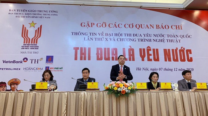 Ông Lê Mạnh Hùng - Phó Trưởng ban Tuyên giáo Trung ương, Trưởng Tiểu ban Tuyên truyền về Đại hội Thi đua yêu nước toàn quốc lần thứ X đang trao đổi với các cơ quan báo chí. Ảnh: Tùng Dương. Ông Lê Mạnh Hùng - Phó Trưởng ban Tuyên giáo Trung ương, Trưởng Tiểu ban Tuyên truyền về Đại hội Thi đua yêu nước toàn quốc lần thứ X đang trao đổi với các cơ quan báo chí. Ảnh: Tùng Dương.