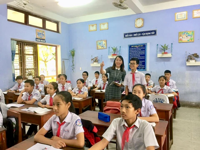 Cô giáo Nguyễn Thị Thúy và các em học sinh Trường Trung học cơ sở Nguyễn Duy, Thừa Thiên, Huế. Ảnh: Nhân vật cung cấp. Cô giáo Nguyễn Thị Thúy và các em học sinh Trường Trung học cơ sở Nguyễn Duy, Thừa Thiên, Huế. Ảnh: Nhân vật cung cấp.